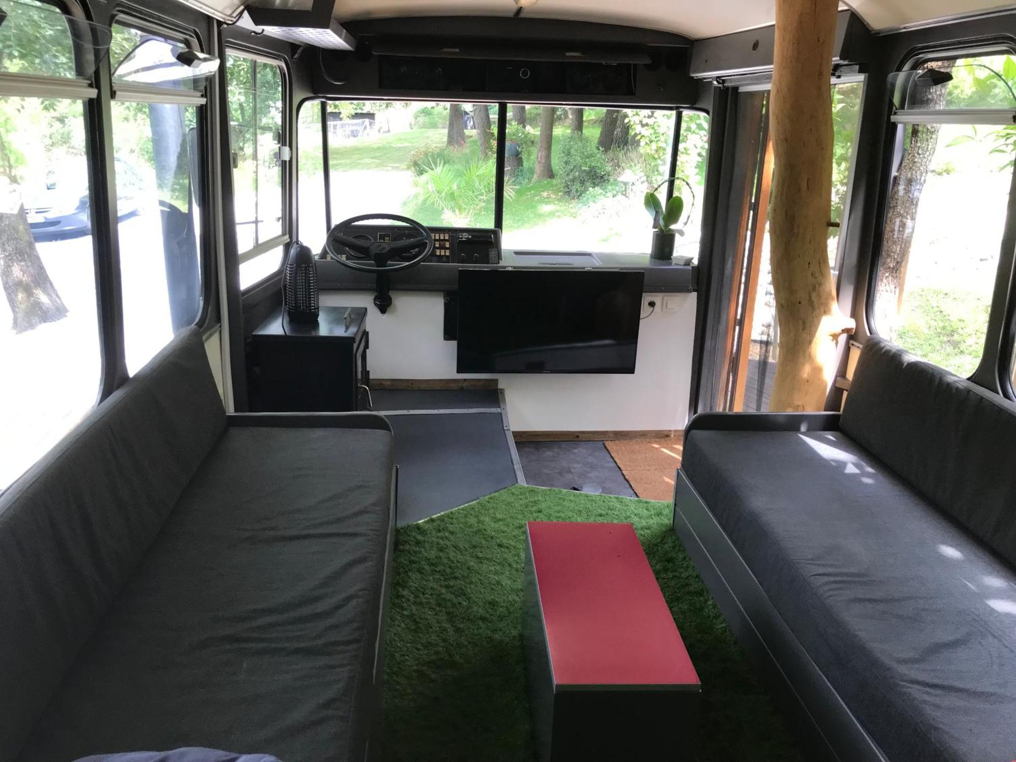 Bus Atypique Au Bord Du Canal Du Midi Et Au Coeur D'Une Foret 2 Chambres Villepinte  Eksteriør bilde