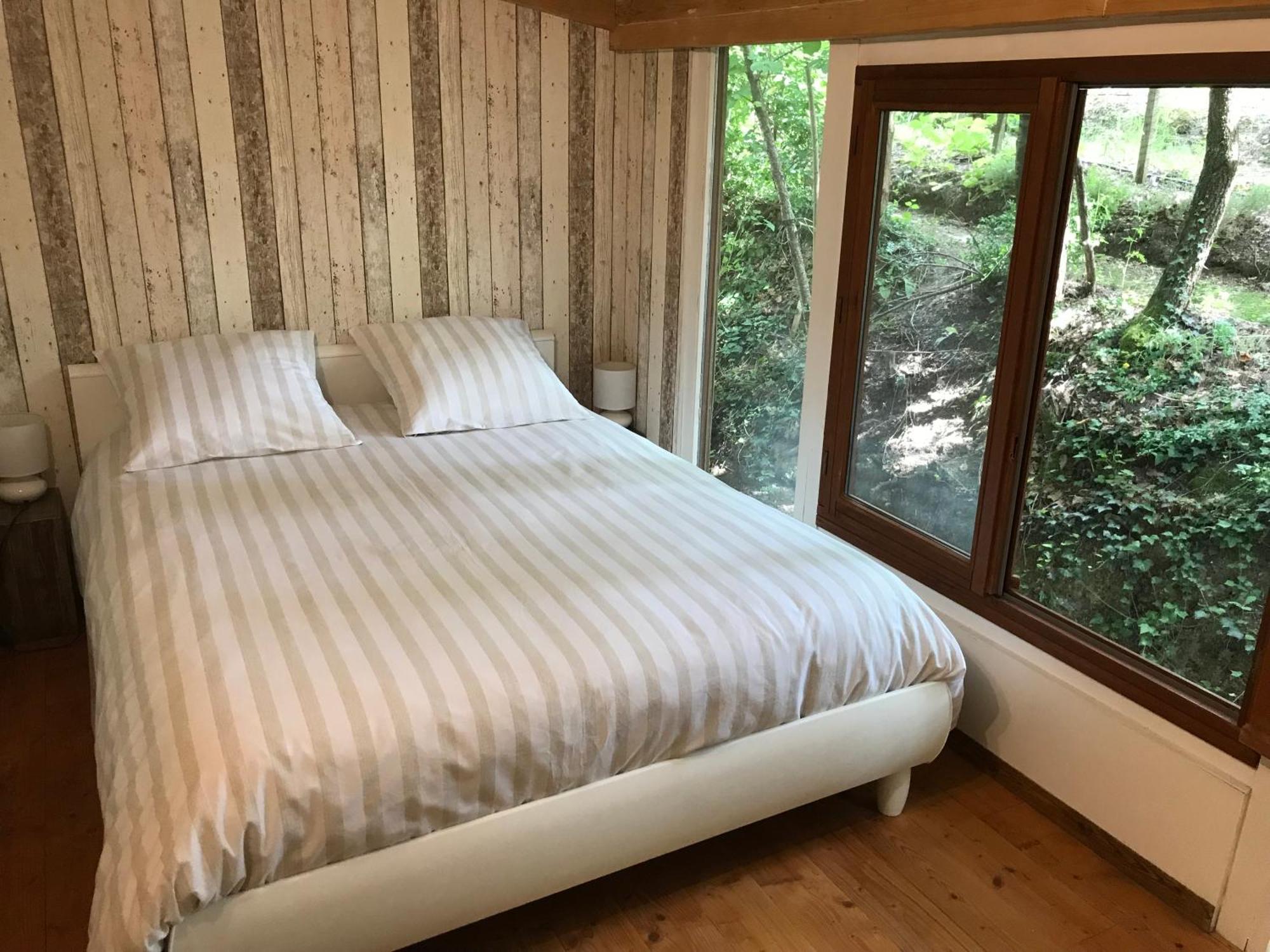 Bus Atypique Au Bord Du Canal Du Midi Et Au Coeur D'Une Foret 2 Chambres Villepinte  Eksteriør bilde