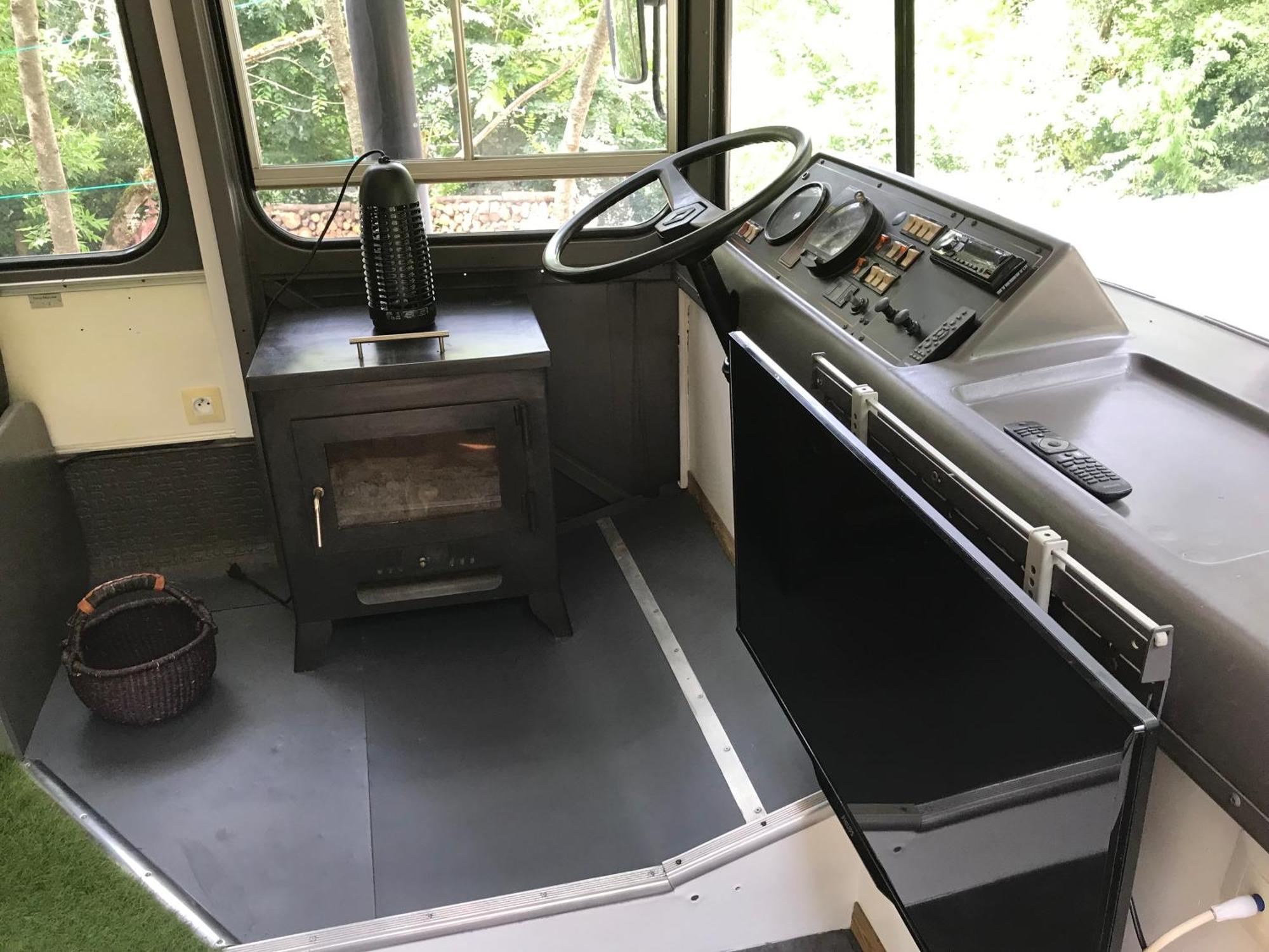 Bus Atypique Au Bord Du Canal Du Midi Et Au Coeur D'Une Foret 2 Chambres Villepinte  Eksteriør bilde